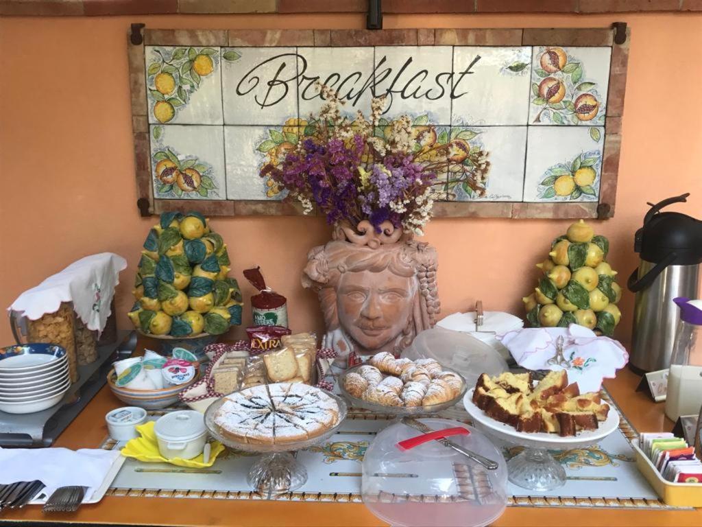 Bed and Breakfast La Capanna Di Giuseppe E Maria Таормина Экстерьер фото