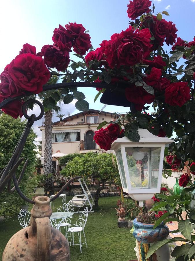 Bed and Breakfast La Capanna Di Giuseppe E Maria Таормина Экстерьер фото